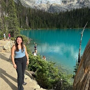 Meet your Posher, Yessenia